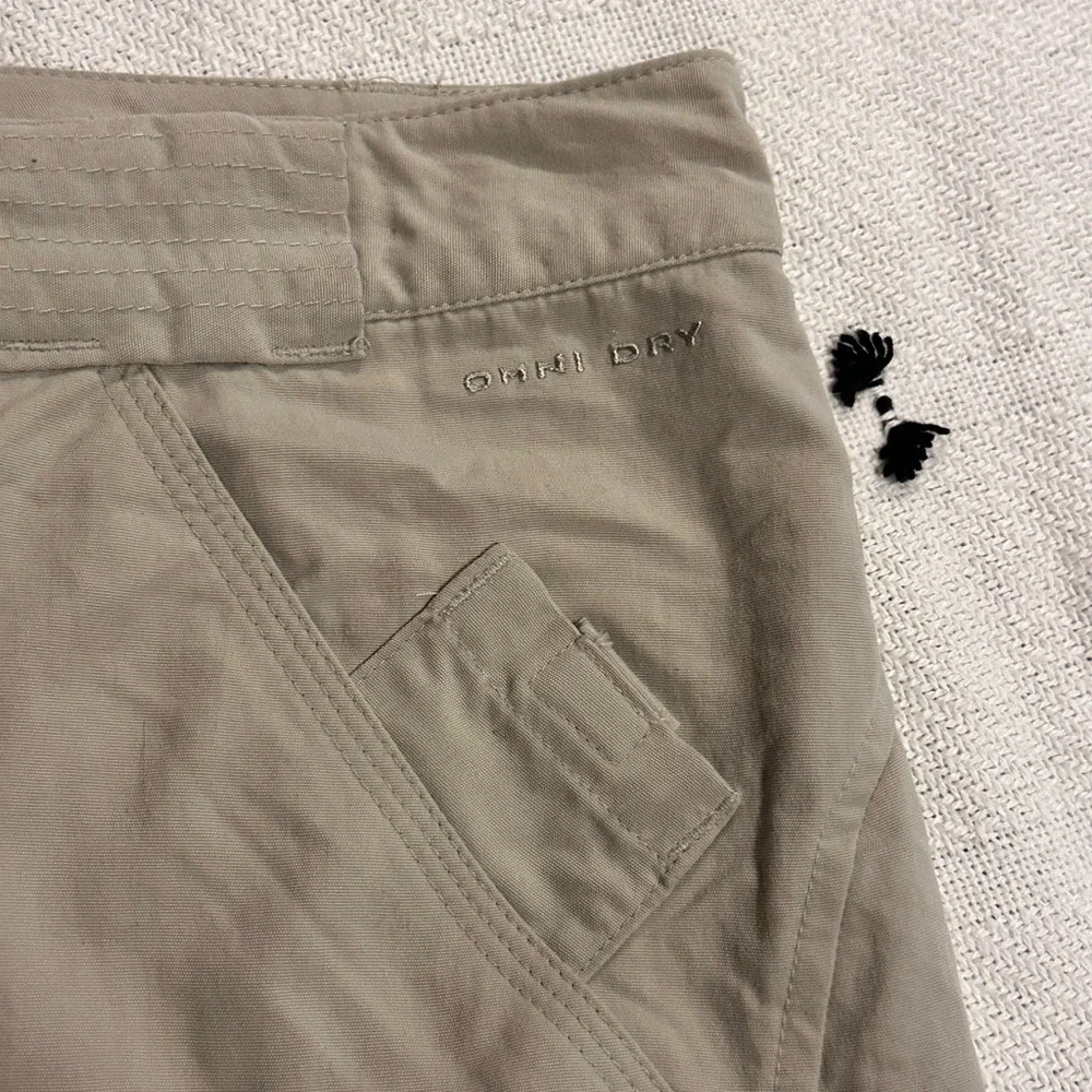 Columbia Women's Light Khaki Zip-Off Cargo Pants - Picture 4 of 9